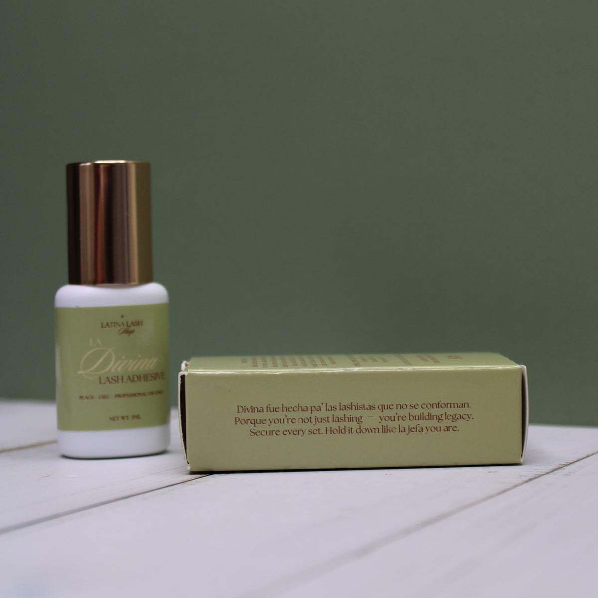 La Divina Adhesive